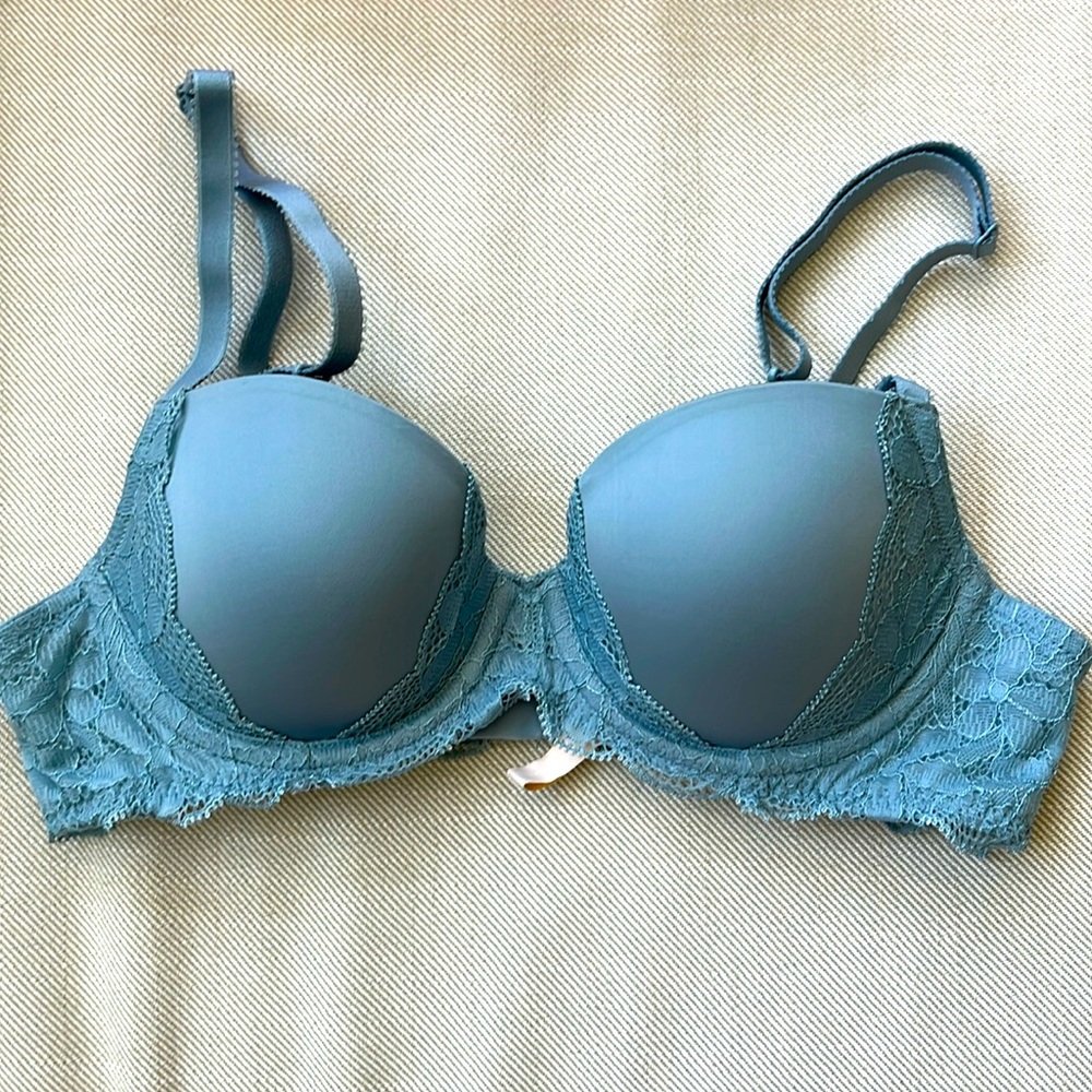 LOVE by GAP 32B pretty lace Demi bra worn once, gorgeous blue, lace and satin